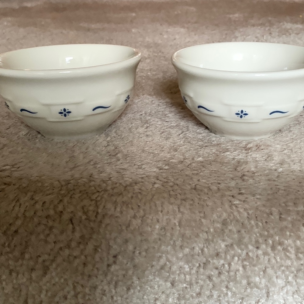 6oz dessert bowl. Like new condition. Traditional Longaberger blue design